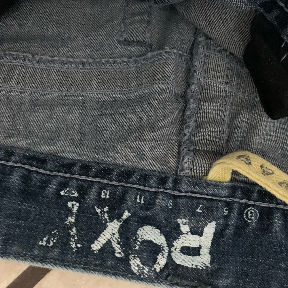 Roxy Jeans - Picture 3 of 3